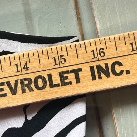 White House Black Market Tank Top Shirt Size XS Zebra Floral Black White Boho - Picture 9 of 9